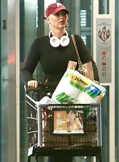 Amber Rose Shows Team Spirit for Philadelphia Phillies at Ralph’s Supermarket in Studio City 05-19-25