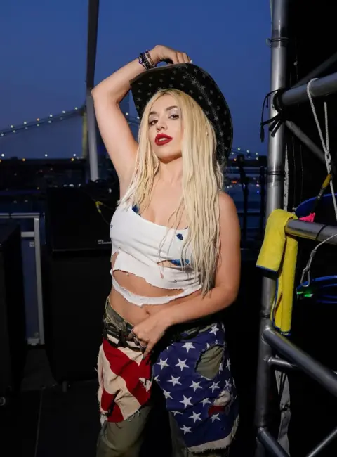 Ava Max – Performs at the ‘Macy’s 4th of July Fireworks’ in New York 07-04-25