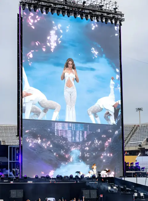Lola Indigo – Performs At The Estadi Olímpic Lluís Companys in Barcelona, Spain 07-10-25
