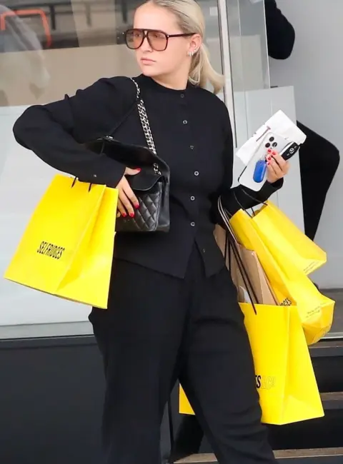 Molly-Mae Hague Enjoys Family Time Amid Absence from Tommy Fury’s Documentary Launch 08-22-2025