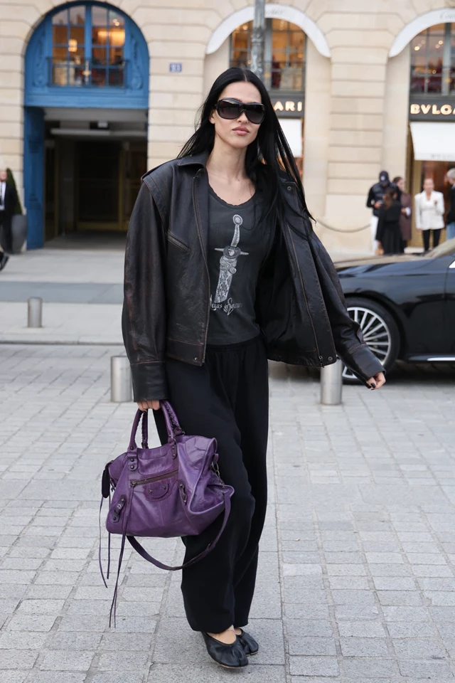 Amelia Gray Hamlin Stuns with Balenciaga Bag at Place Vendome in Paris 10-01-2025