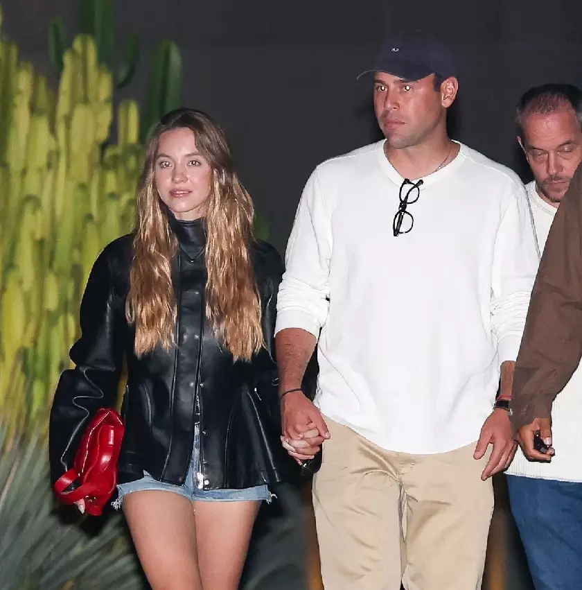 Sydney Sweeney Spotted Leaving Art Gallery and Heading to Dinner in Los Angeles 09-30-2015