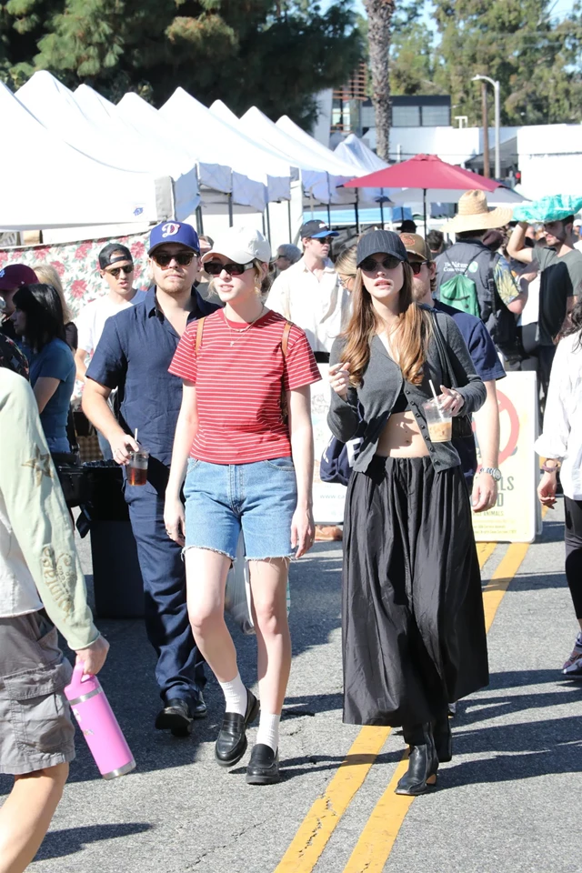 Dylan Sprouse and Barbara Palvin Spotted Shopping at Studio City Farmer’s Market in Los Angeles 11-09-2025